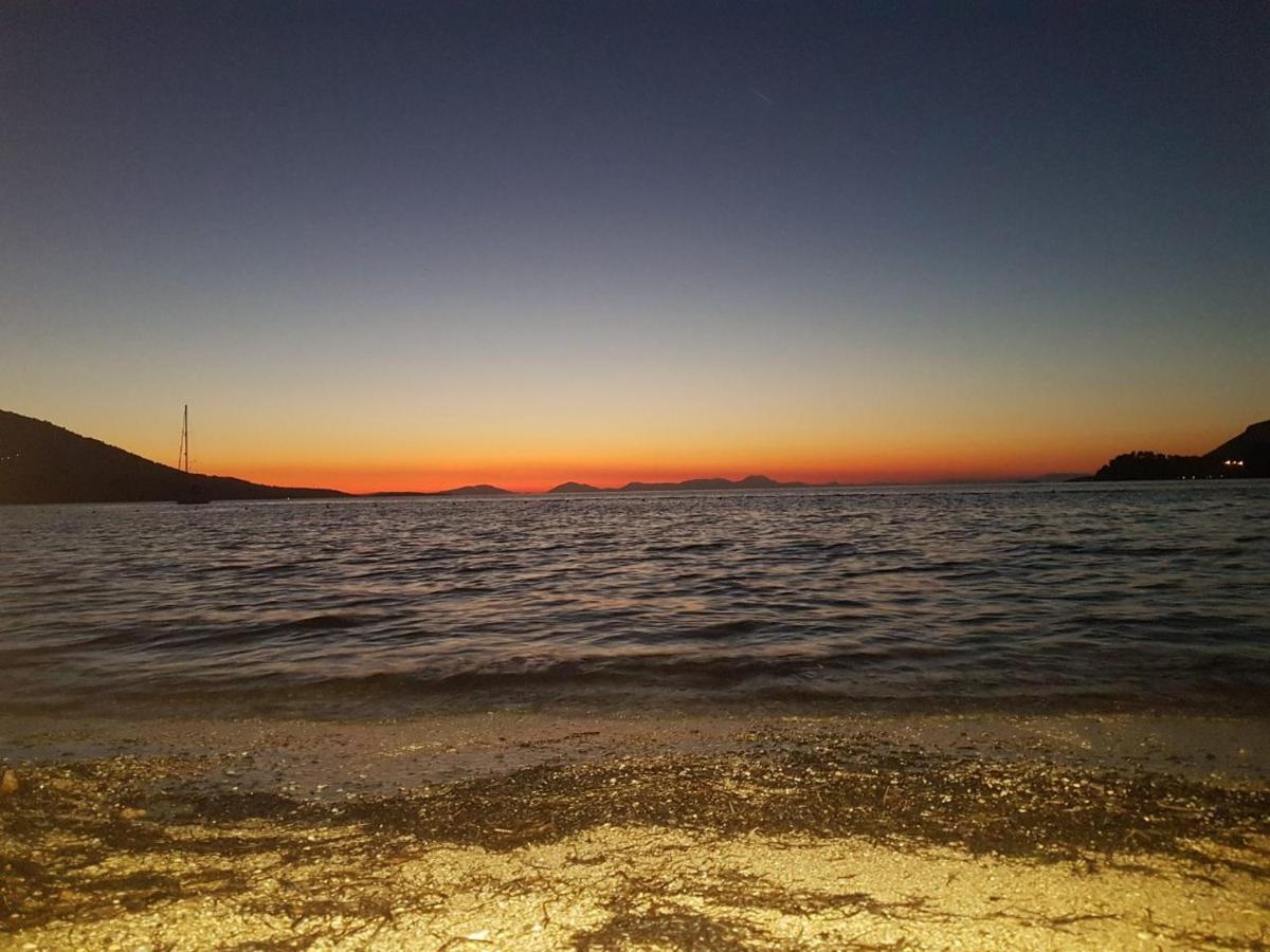 الشقق الفندقية بلاتاريافي  Sunset المظهر الخارجي الصورة
